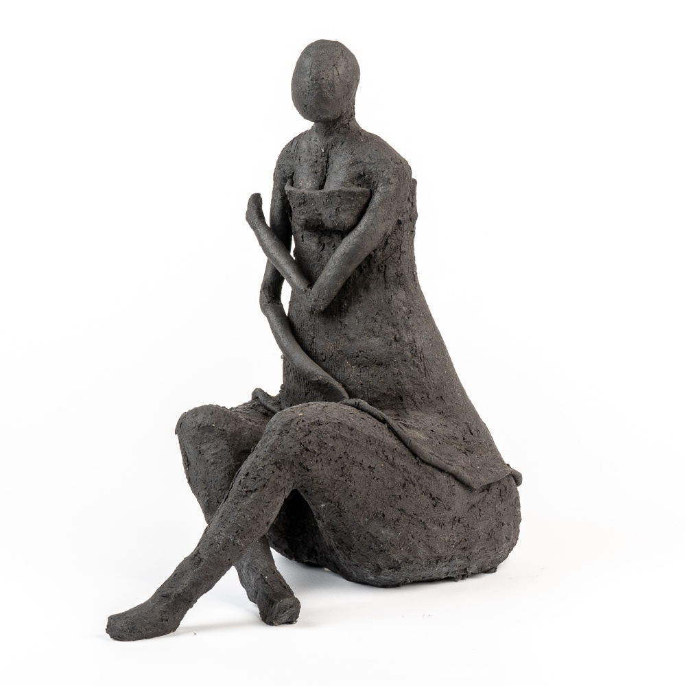 beeld vrouw zittend